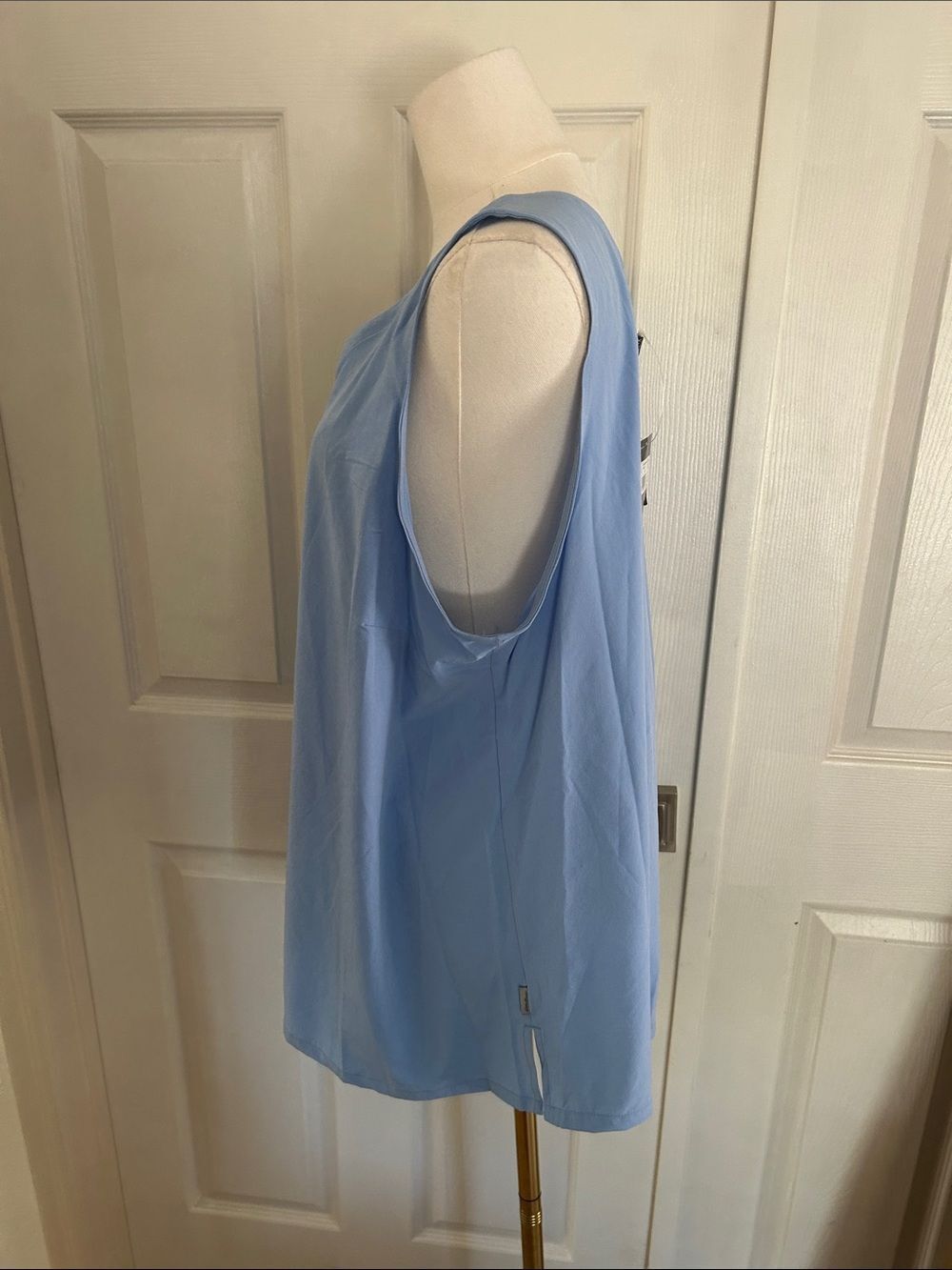Eddie Bauer Women's Departure V-Neck Tank Top, PeakBlue, Size 1X, NWT - Picture 3 of 9